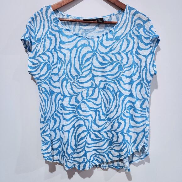 Tahari Womens 100% Linen Blue White Floral Asymmetrical Blouse Size Medium Beach - Picture 1 of 9